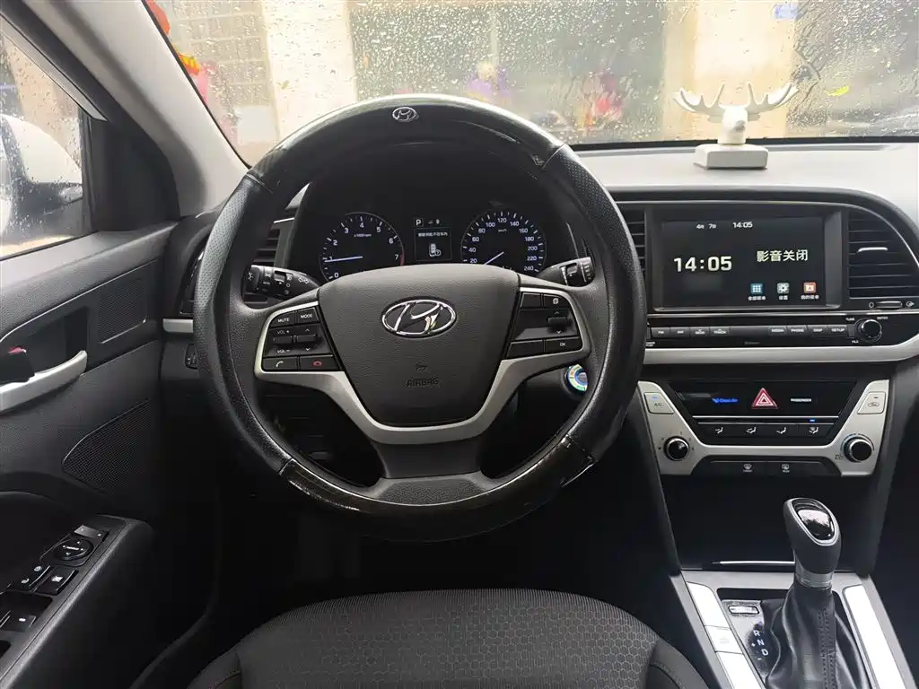 Elantra 1.6 L Auto 15 Anniversary Special Edition