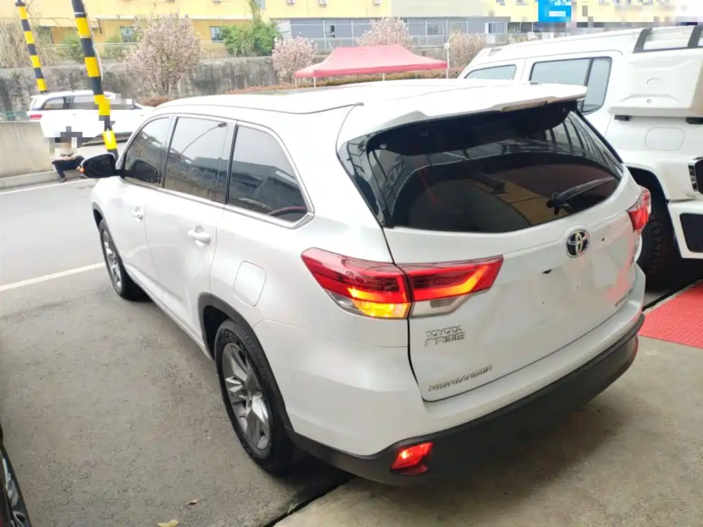 Highlander 2.0 T 4 WD Distinguished 7-seat CN-V