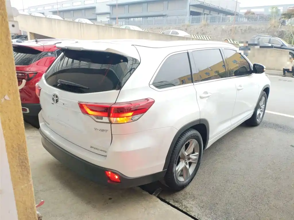 Highlander 2.0 T 4 WD Distinguished 7-seat CN-V