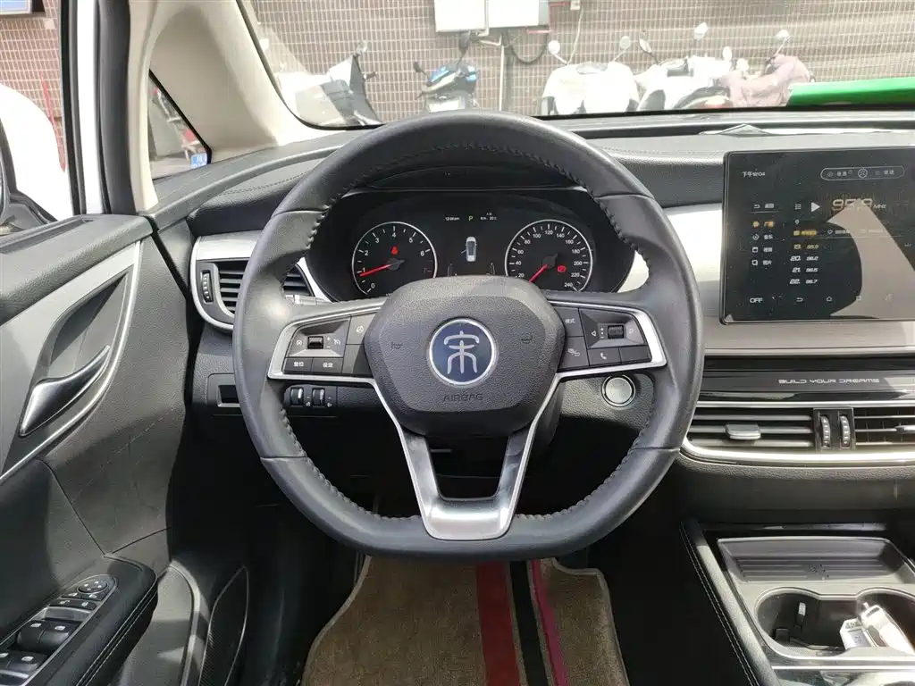 Song MAX Upgraded 1.5 T Auto Luxury 7-seat