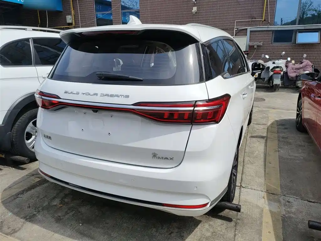 Song MAX Upgraded 1.5 T Auto Luxury 7-seat