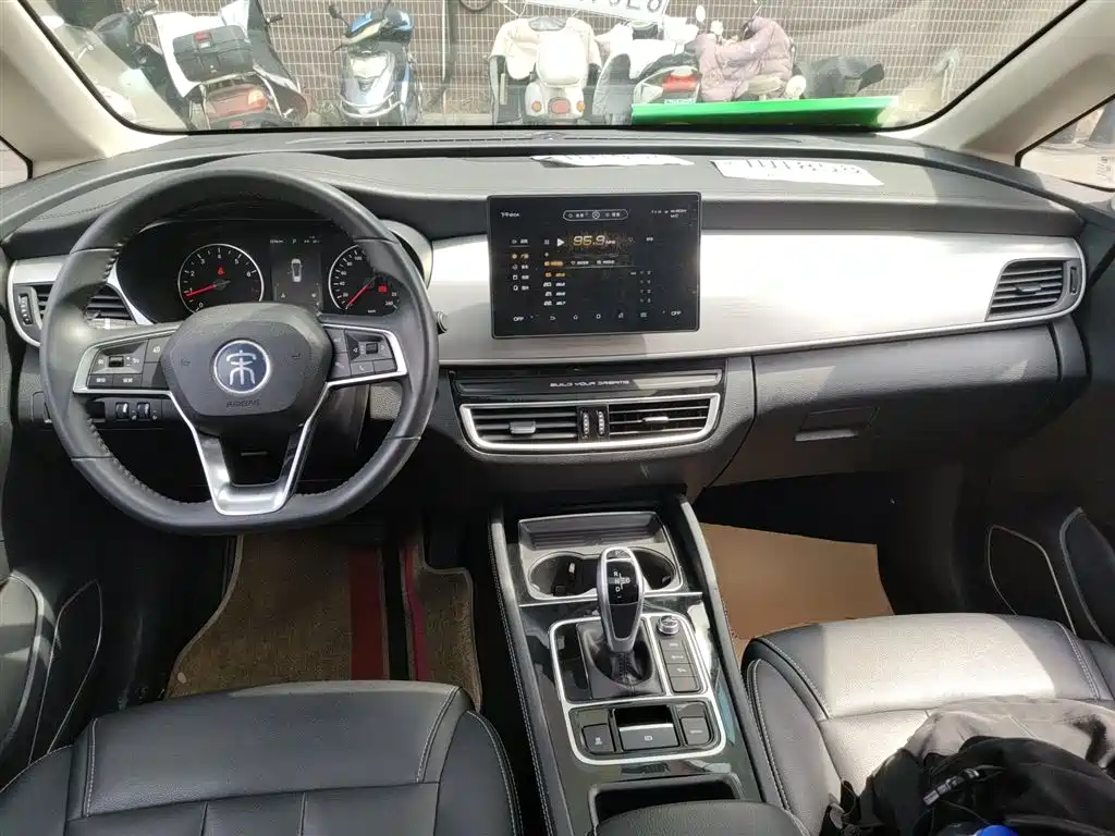 Song MAX Upgraded 1.5 T Auto Luxury 7-seat