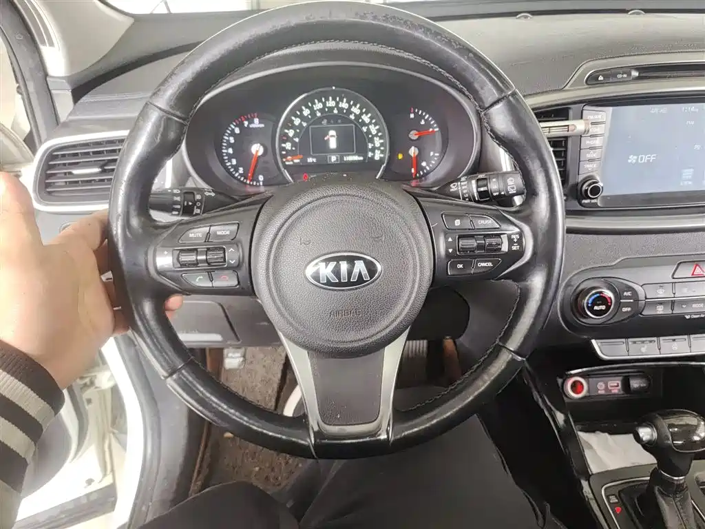 Sorento 索兰托 2015款 索兰托L 2.4 L 汽油4 WD精英版 5座 国IV