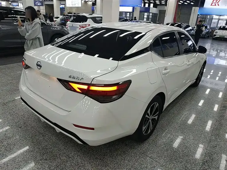 Nissan Sylphy 1.6 L XL CVT Smart Enjoyment