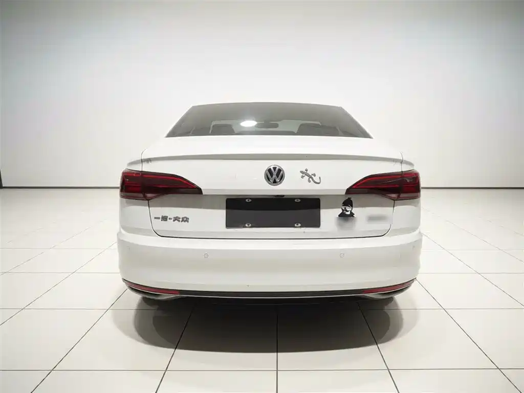 Bora 1.5 L Auto Elite