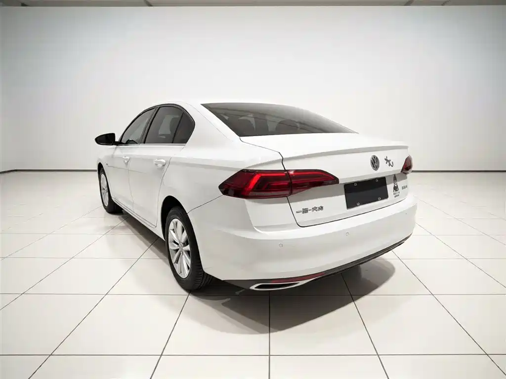 Bora 1.5 L Auto Elite