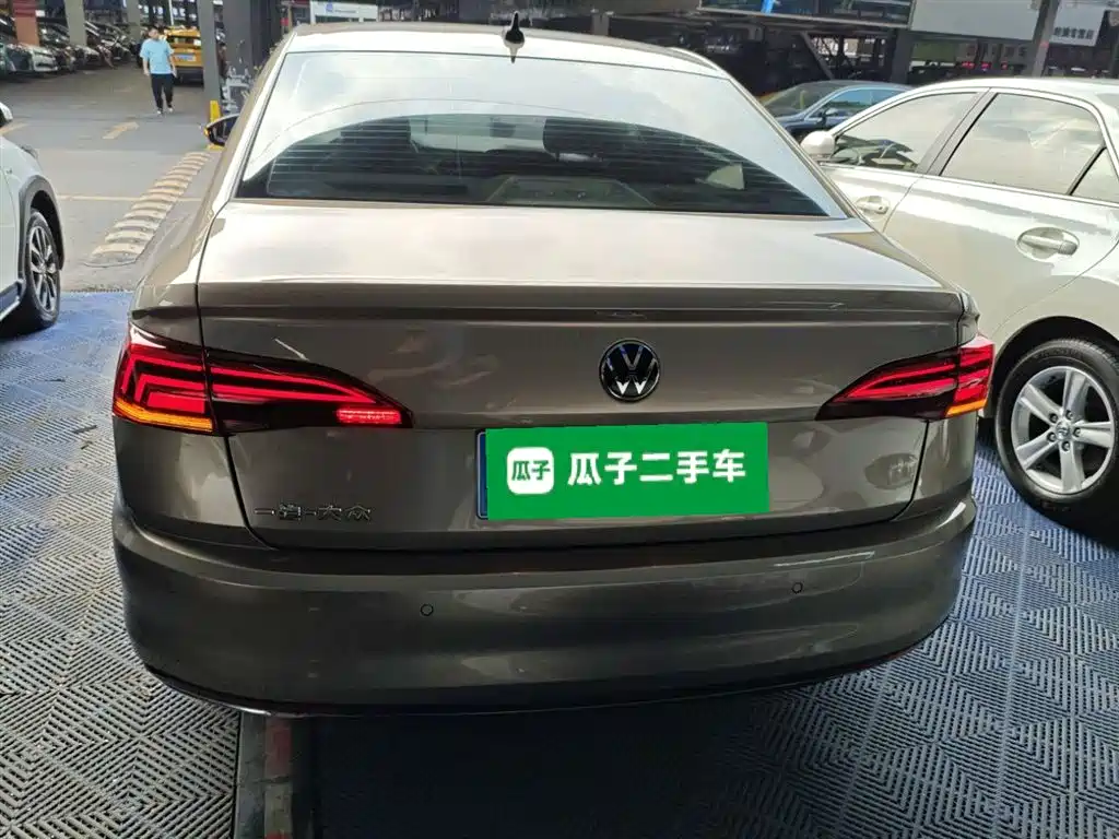 Bora 1.5 L Auto Elite Connected