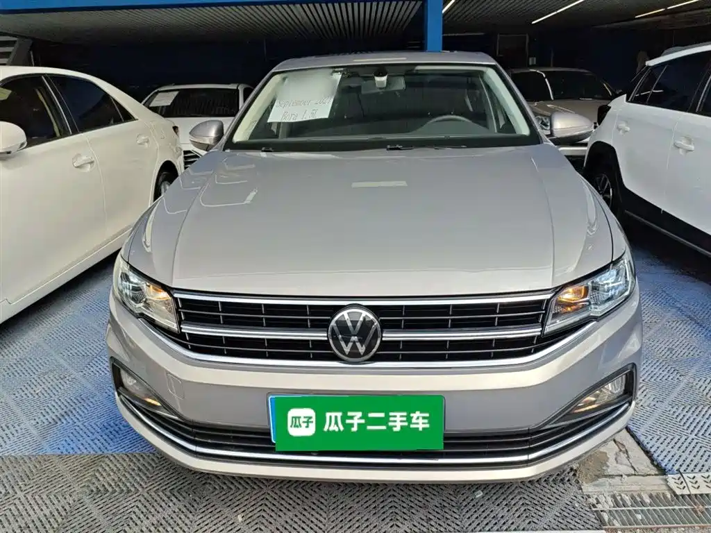 Bora 1.5 L Auto Elite Connected