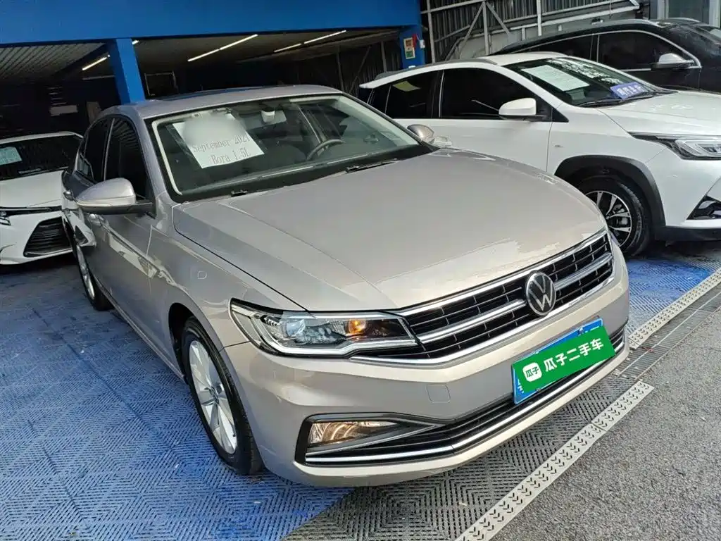 Bora 1.5 L Auto Elite Connected