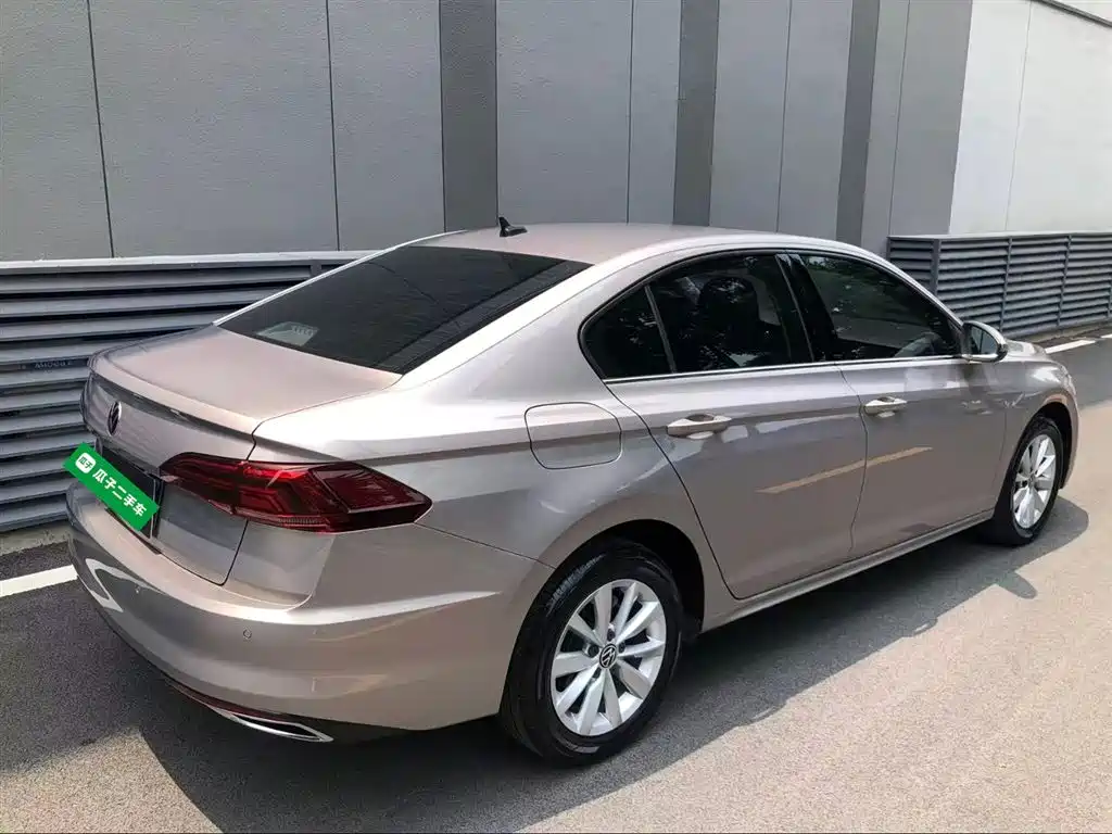 Bora 1.5 L Auto Elite Connected