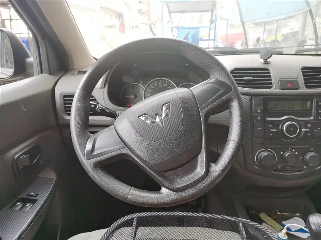 Wuling Hongguang 1.2 L S Basic CN-V