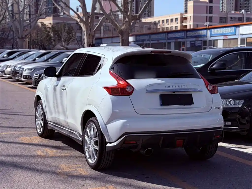 Infiniti ESQ 1.6 L Personality
