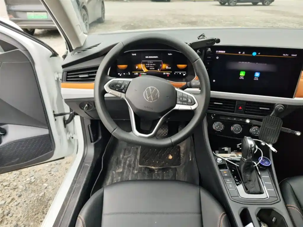 Bora 200 TSI DSG Joy Travel Navigation