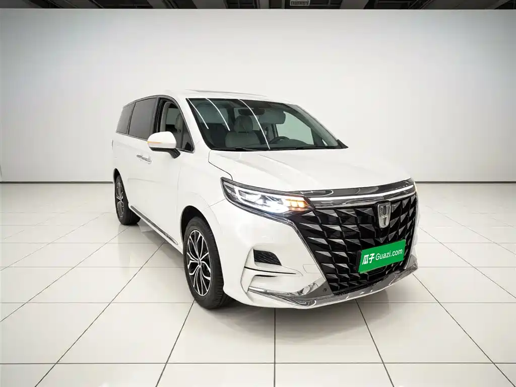 Roewe iMAX8 NEV 荣威iMAX8新能源 2025款 1.5 T DMH 陆尊至享版