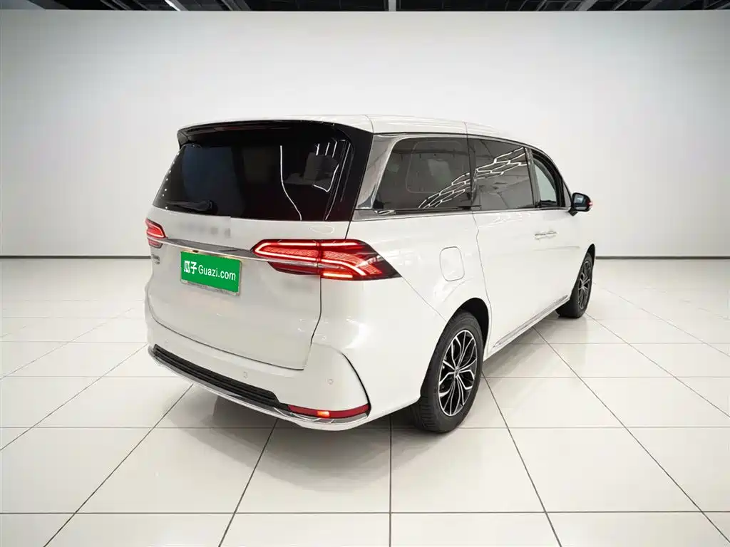Roewe iMAX8 NEV 荣威iMAX8新能源 2025款 1.5 T DMH 陆尊至享版