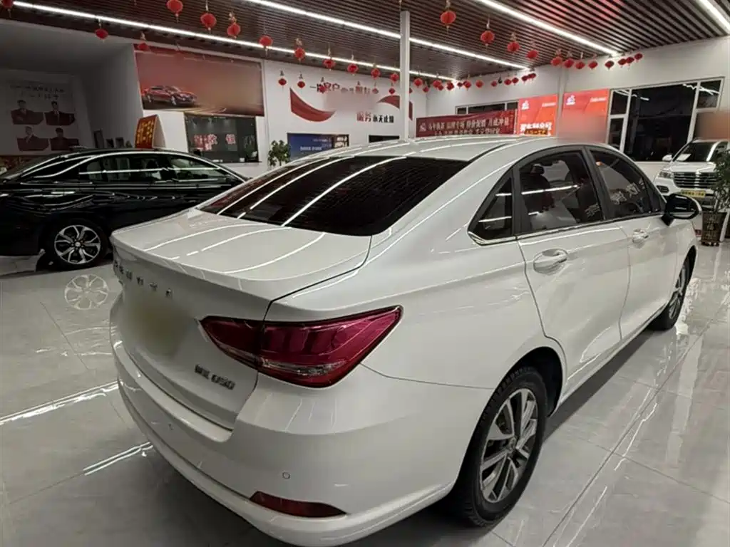 Senova D50 1.5 L Manual Luxury Smart Drive