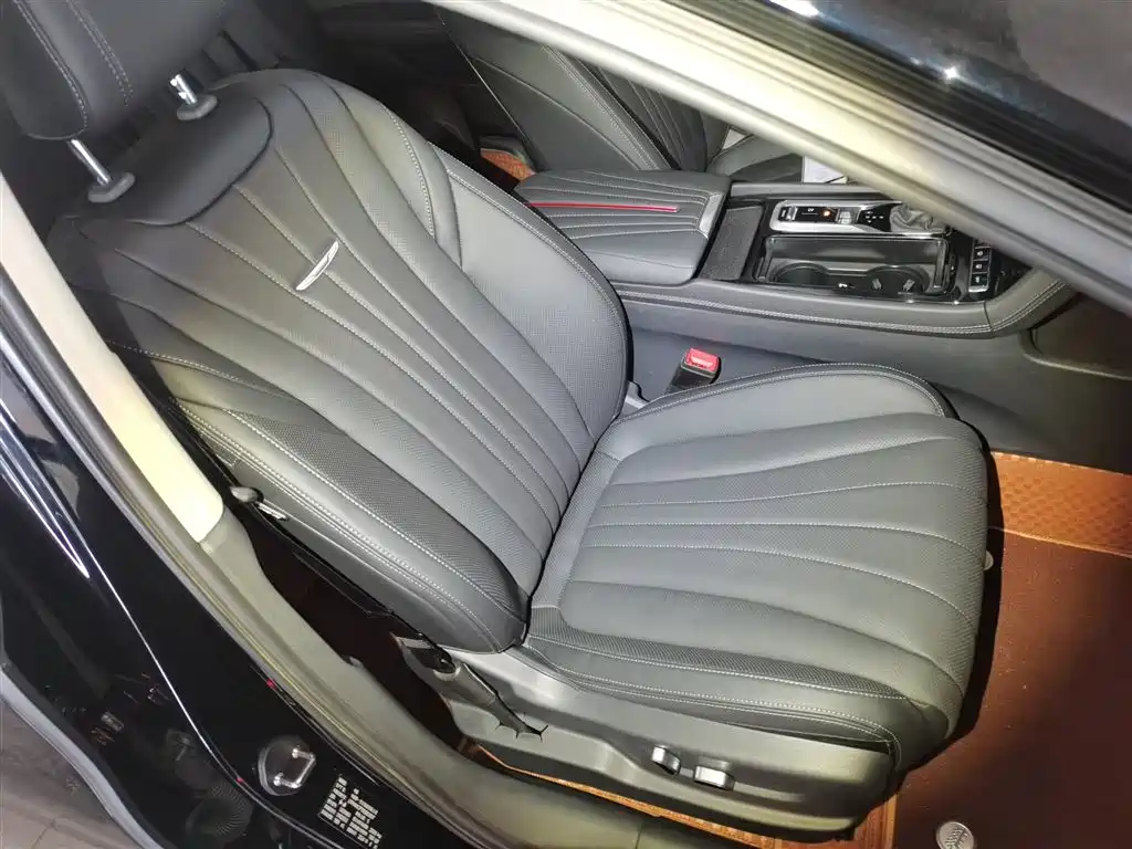 Hongqi H5 2.0 T Auto Connected Flagship