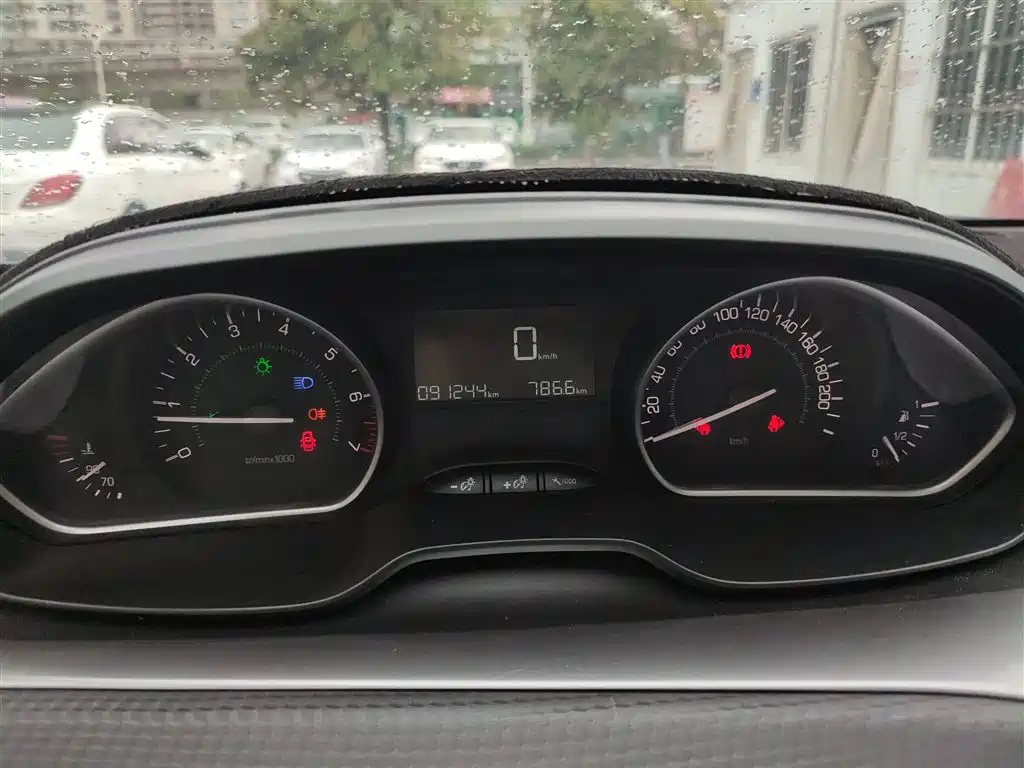 Peugeot 2008 标致2008 2014款 1.6 L 手动时尚版