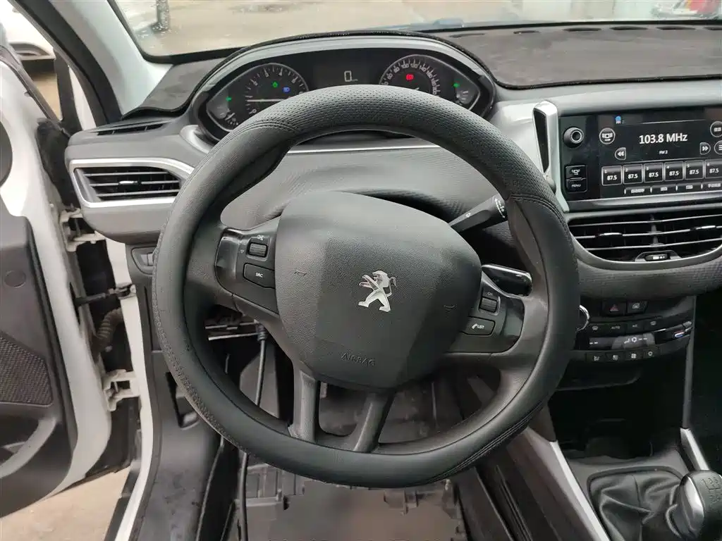Peugeot 2008 标致2008 2014款 1.6 L 手动时尚版
