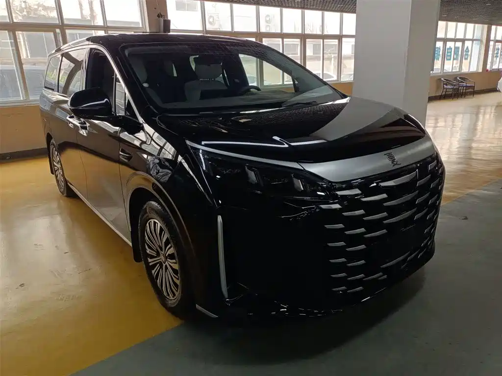 Xia DM-i 1.5 T 180 km Transcend