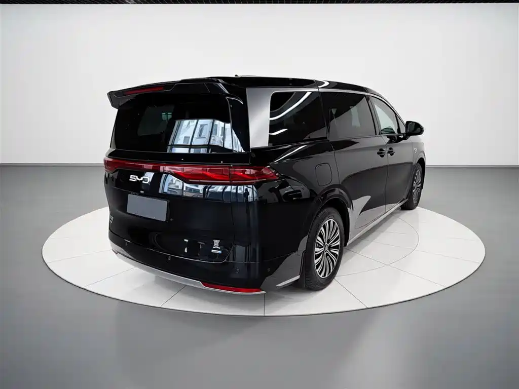 Xia DM-i 1.5 T 180 km Transcend
