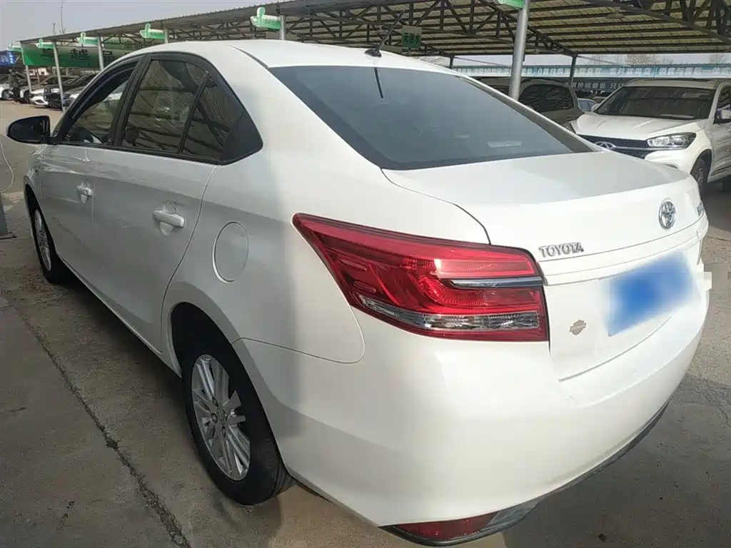 YARiS L Zhixiang 1.5 E CVT Charm Motion