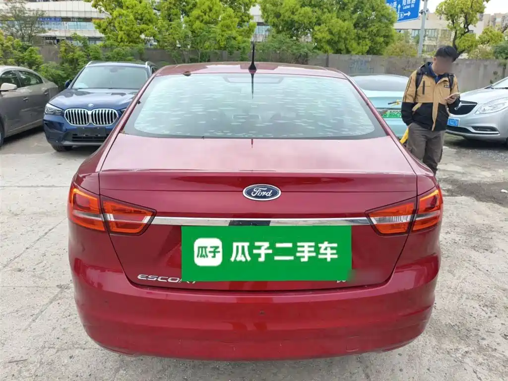 Escort 1.5 L Auto Fashion