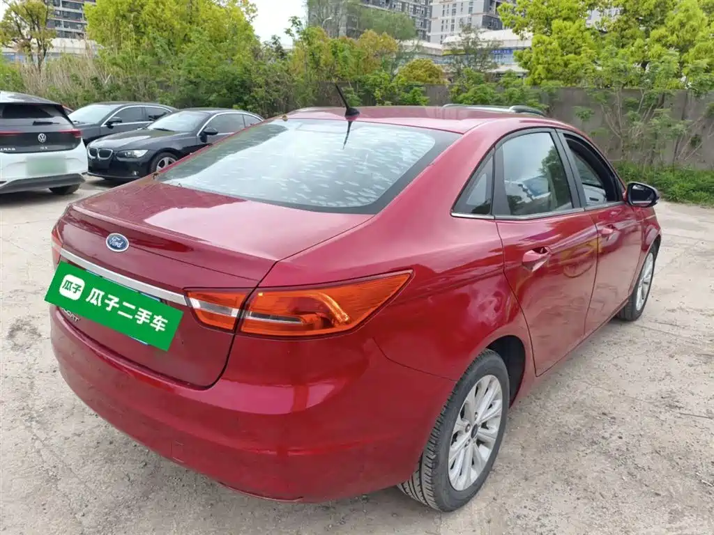 Escort 1.5 L Auto Fashion