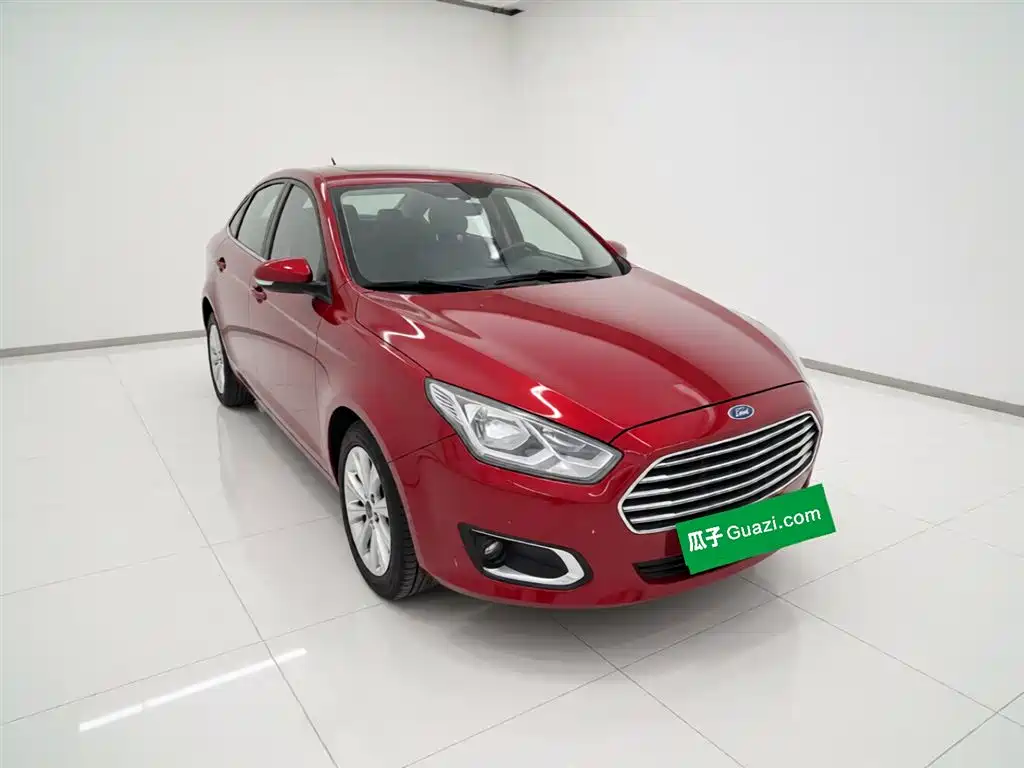 Escort 1.5 L Auto Fashion