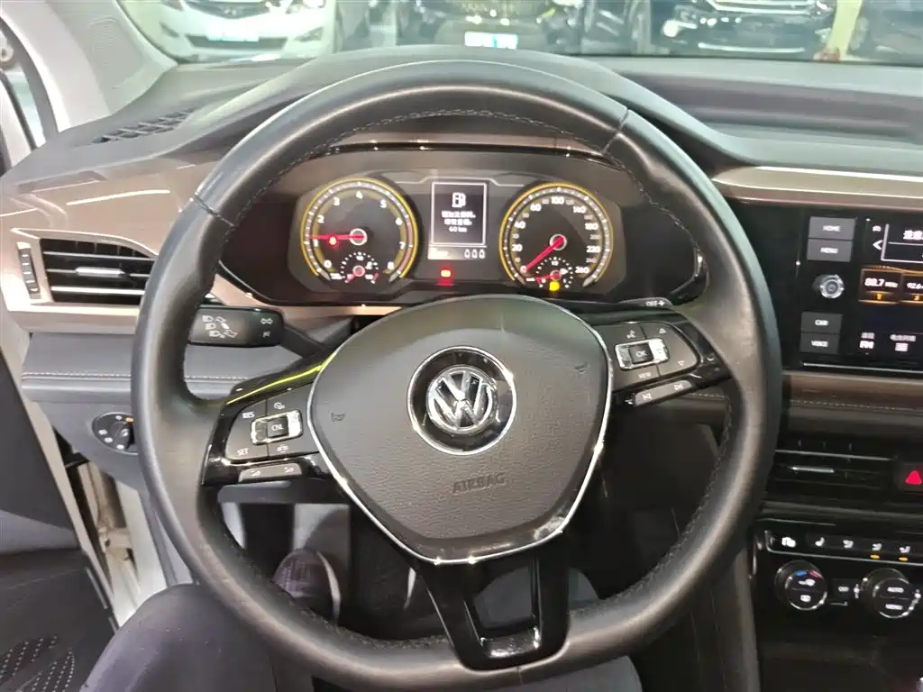 Tharu 330 TSI 4 WD Luxury CN-VI