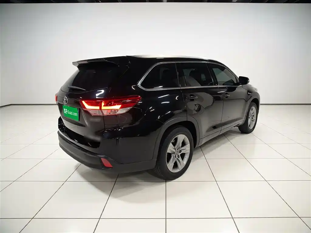 Highlander 2.0 T 4 WD Luxury 7-seat CN-V