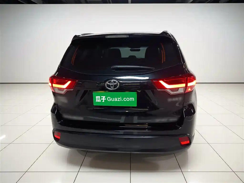 Highlander 2.0 T 4 WD Luxury 7-seat CN-V