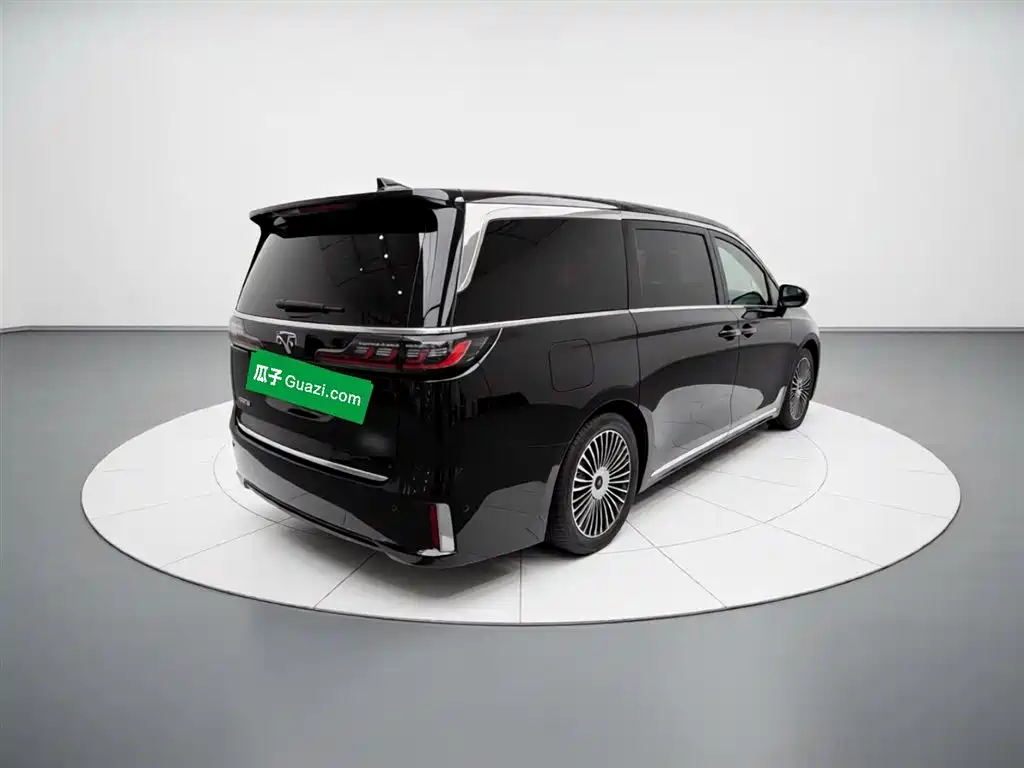 Voyah Dreamer PHEV 4 WD Flagship Kunpeng