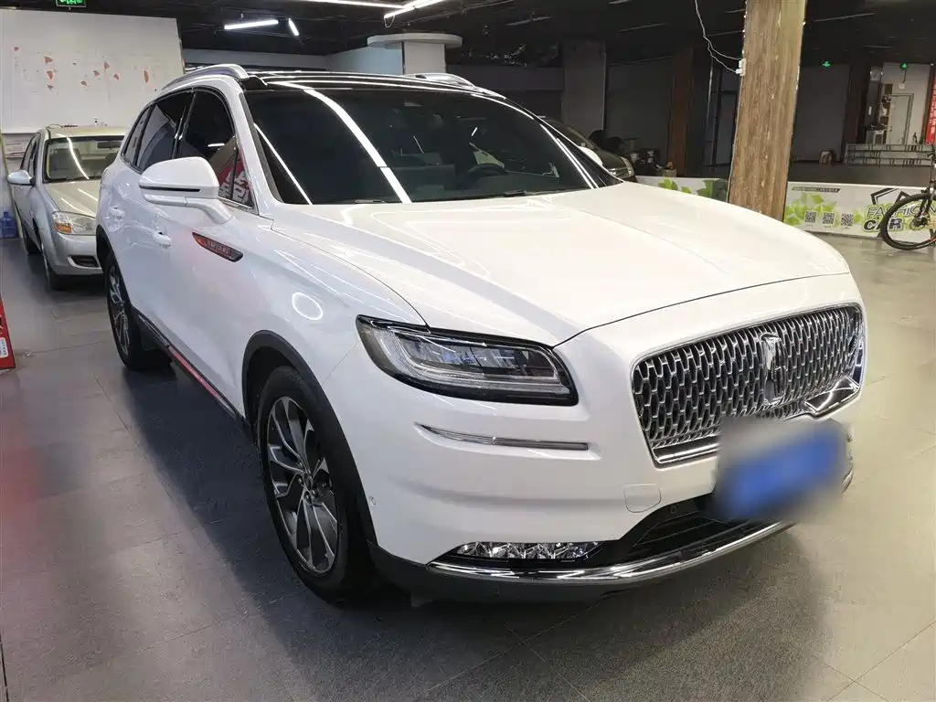 Nautilus 2.0 T 4 WD Graceful
