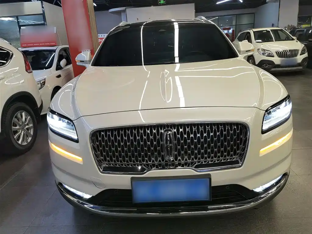 Nautilus 2.0 T 4 WD Graceful
