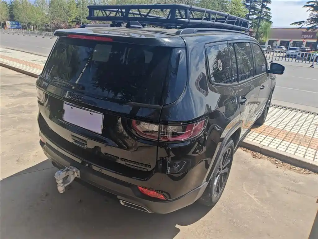 Grand Commander 2.0 T 4 WD