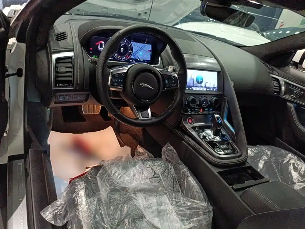 Jaguar F-TYPE P300 RWD First Edition Hardtop