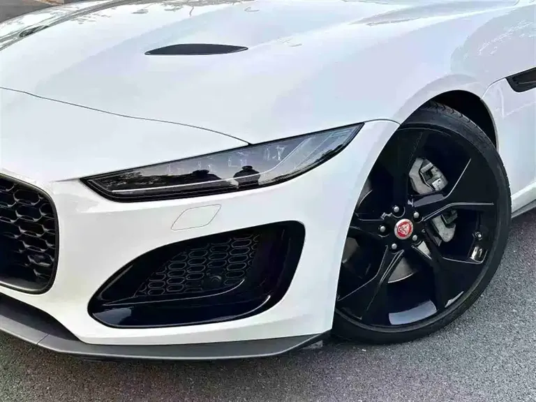 Jaguar F-TYPE P300 RWD First Edition Hardtop