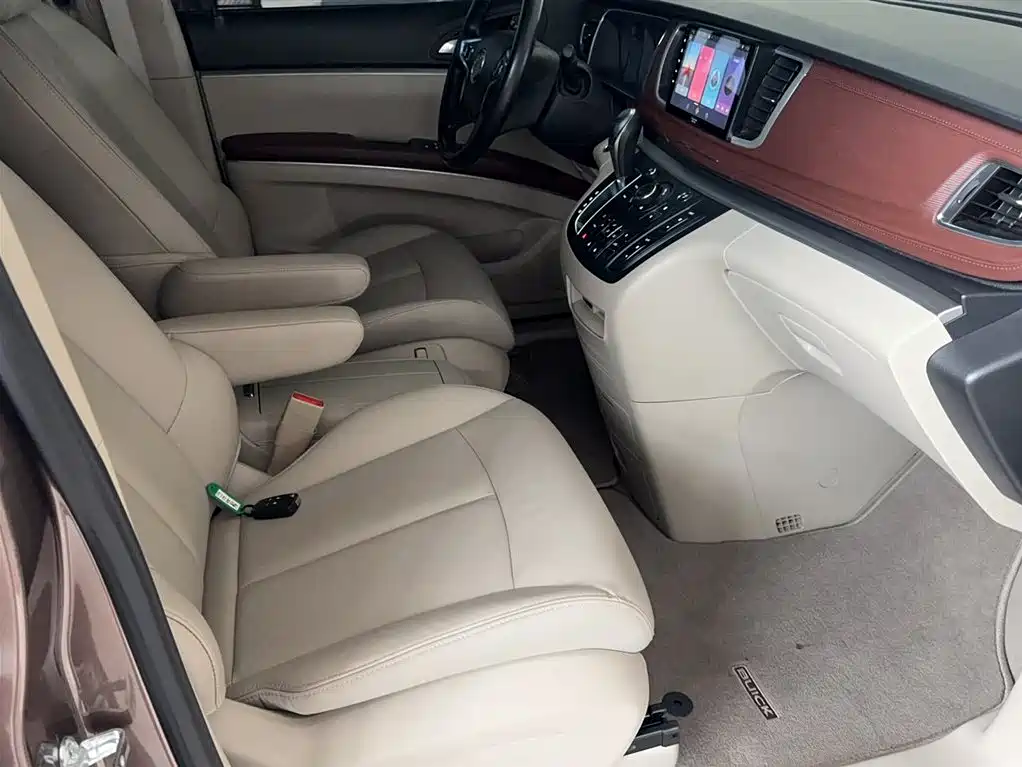 Buick GL8 28 T Luxury CN-VI