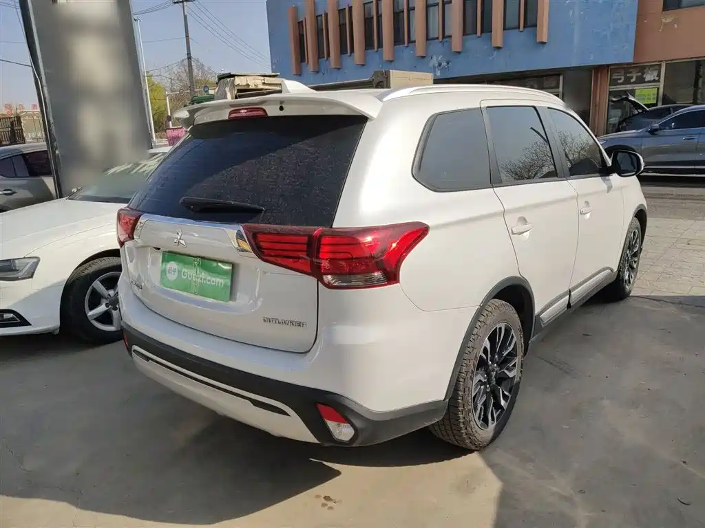 Outlander 2.0 L 2 WD Smooth Enjoyment 5-seat