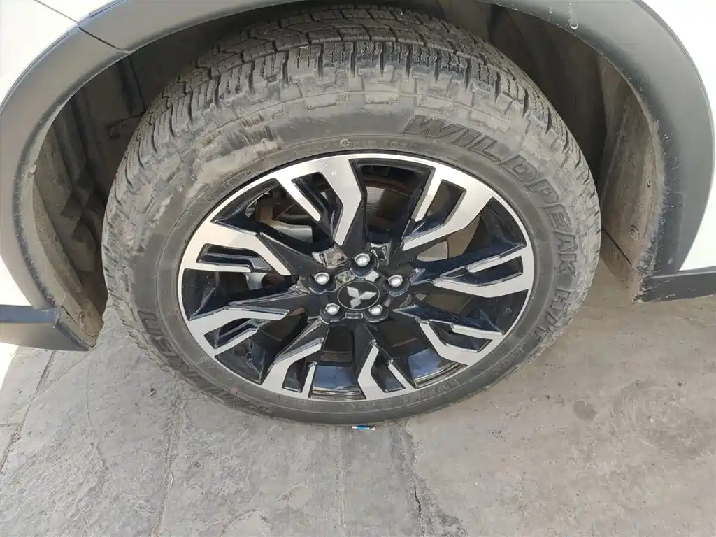 Outlander 2.0 L 2 WD Smooth Enjoyment 5-seat