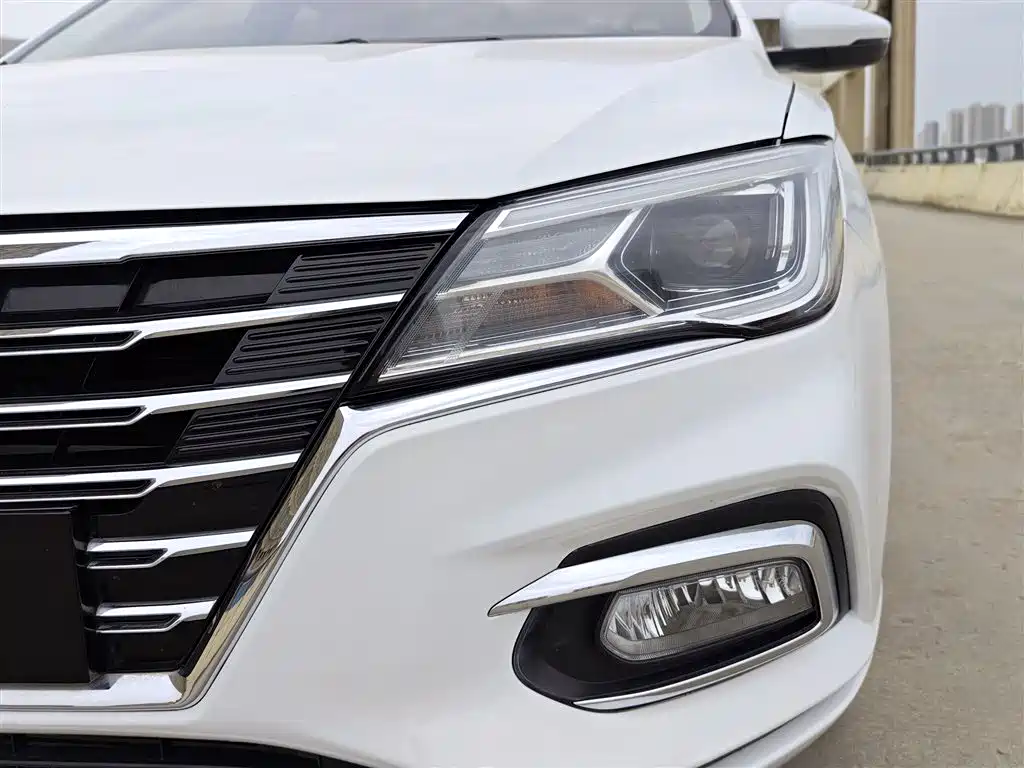 Roewe i5 1.5 L Auto 4 G Connected Leading Luxury
