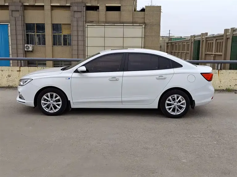 Roewe i5 1.5 L Auto 4 G Connected Leading Luxury