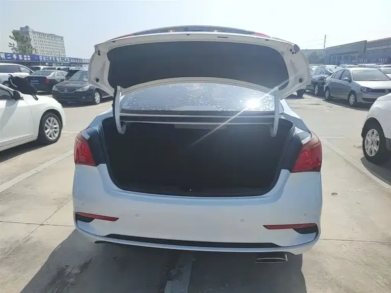Hyundai Mistra 1.8 L Auto Intelligent GLS CN-V