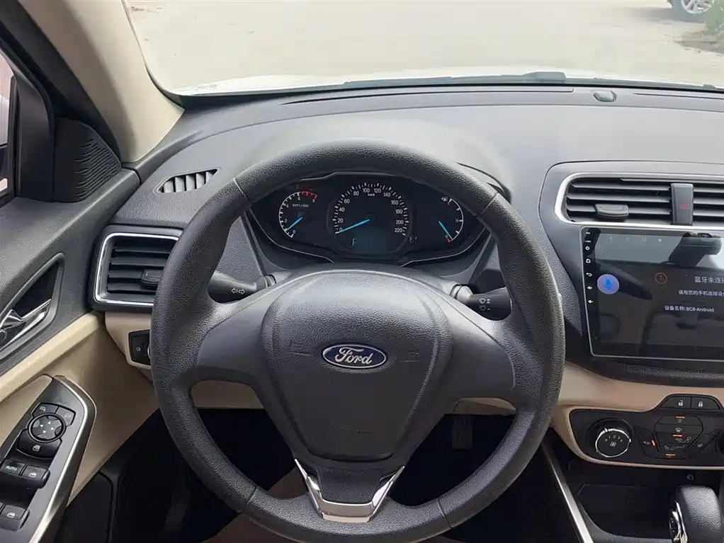 Escort Facelift 1.5 L Auto Comfort