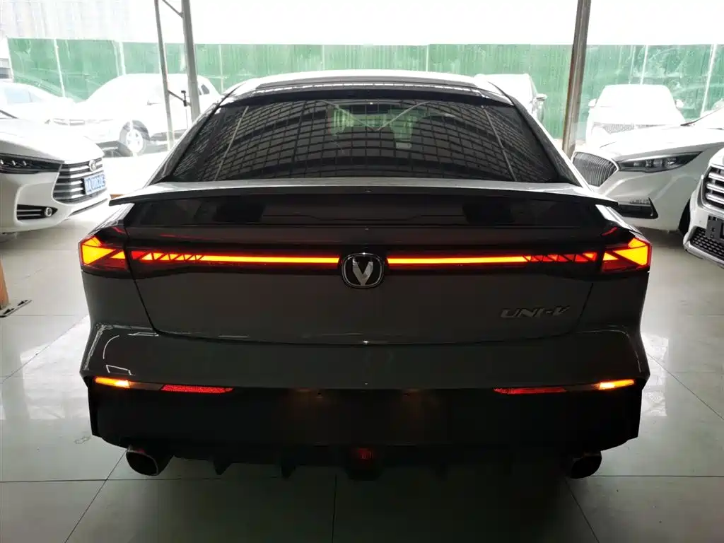 Changan UNI-V 1.5 T Smart Navigator