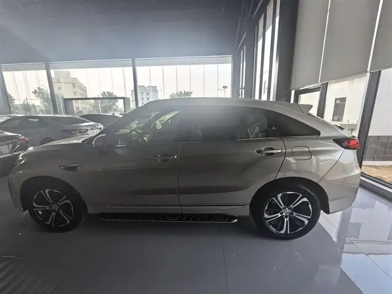 Honda UR-V 370 TURBO 4 WD Premium CN-V