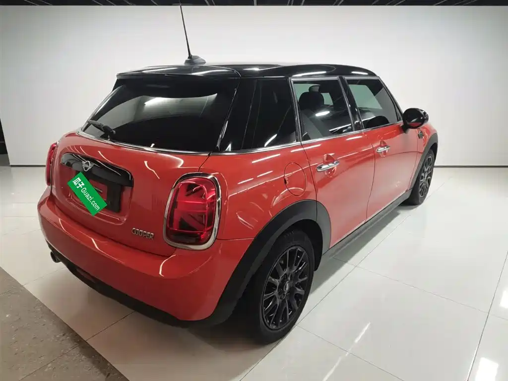 MINI 1.5 T COOPER Classic 5-door