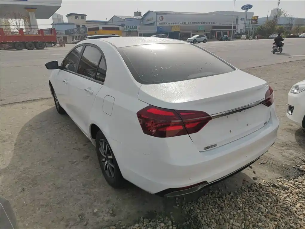 Emgrand Commander 1.5 L CVT Luxury CN-VI