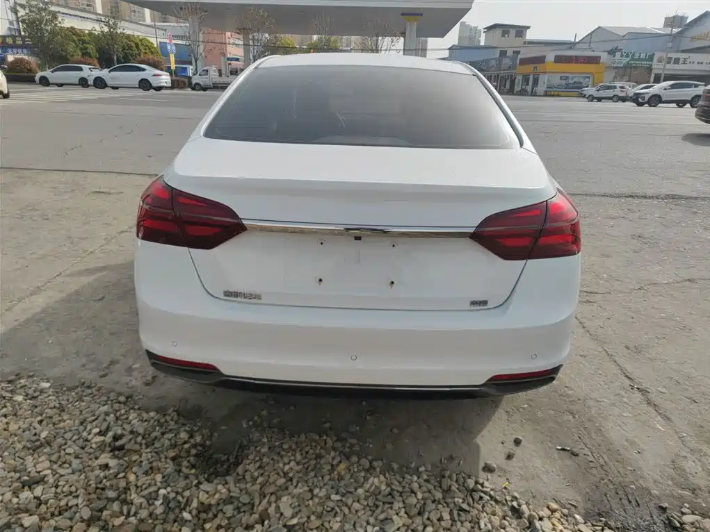 Emgrand Commander 1.5 L CVT Luxury CN-VI
